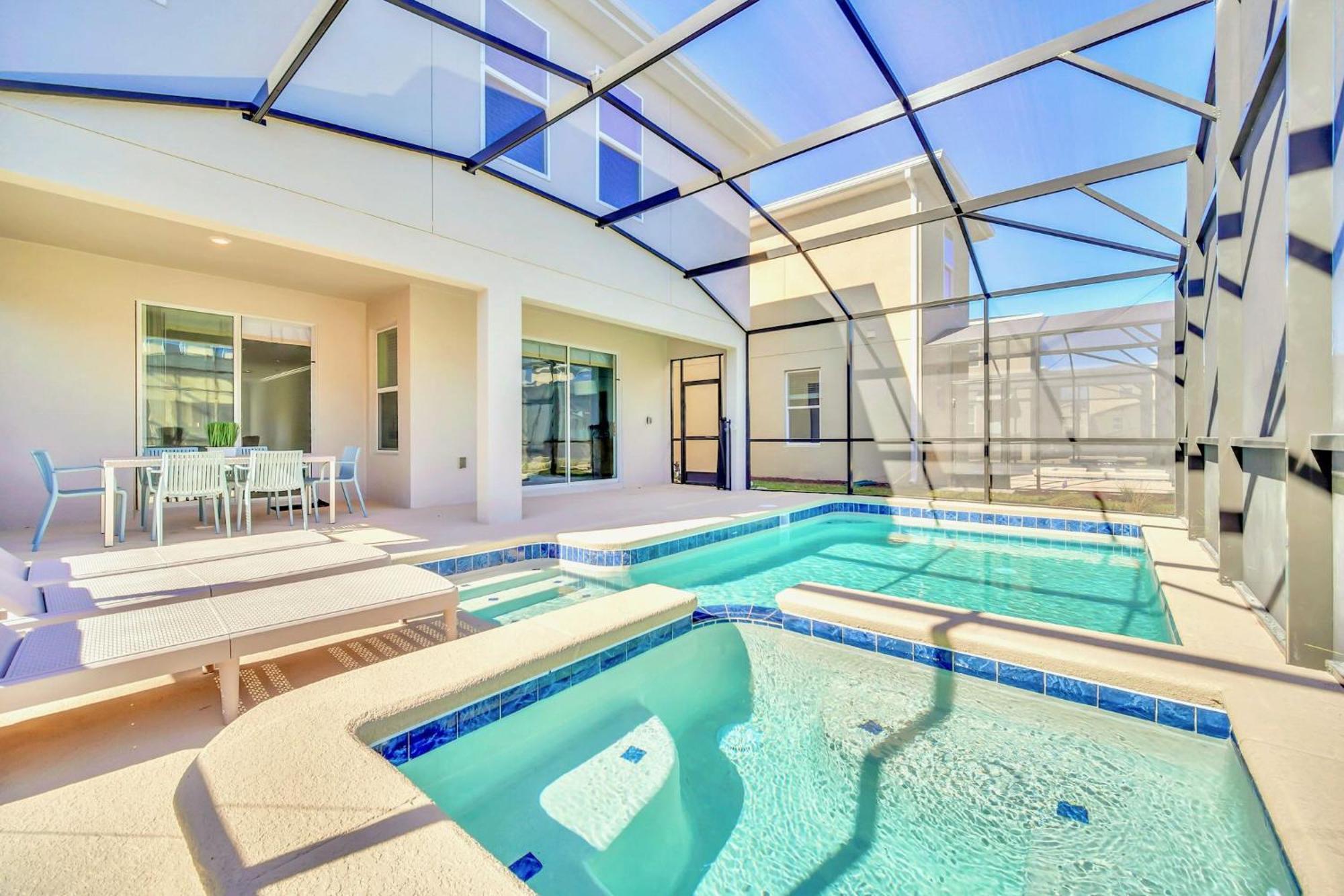 6br - Family - W Private Pool & Hot Tub Holiday home
